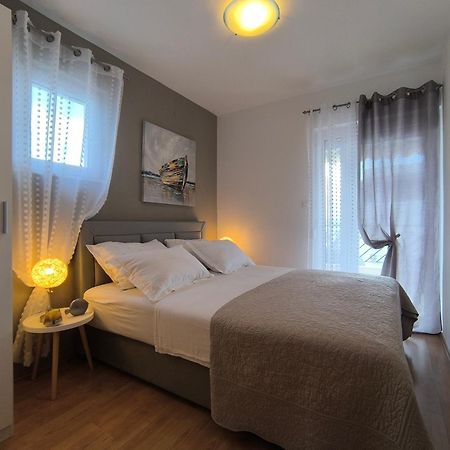 Villa Seaview With Pool - Apartment Yellow トロギール エクステリア 写真