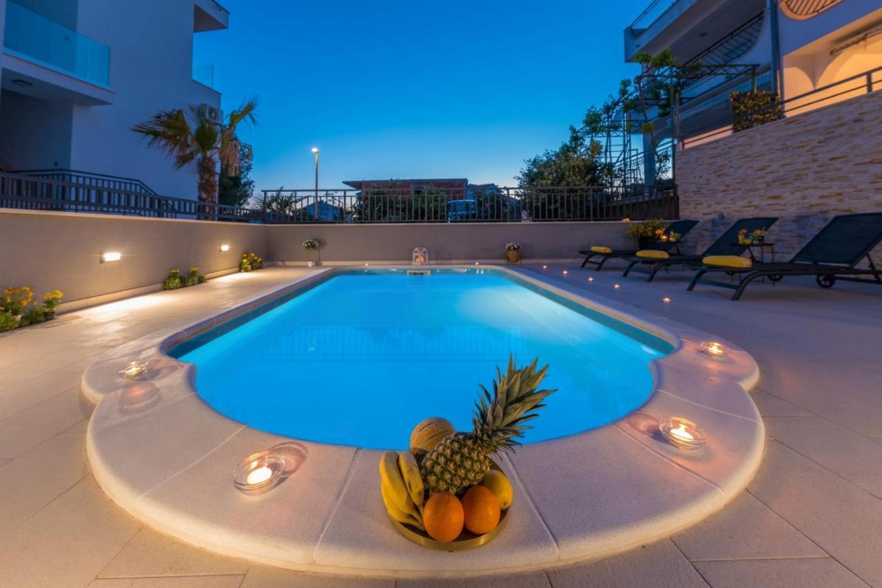 Villa Seaview With Pool - Apartment Yellow トロギール エクステリア 写真